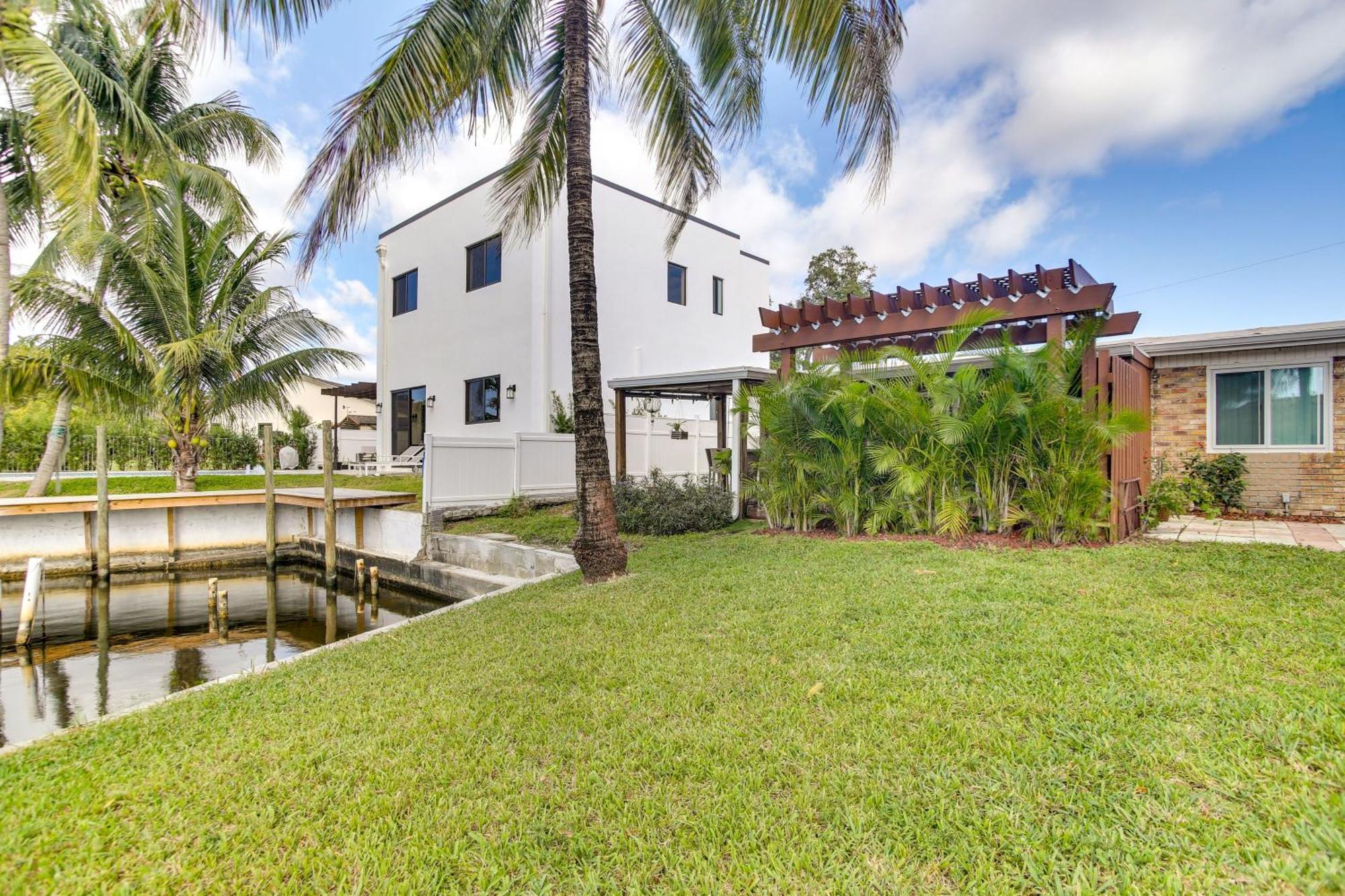 Canal Side Retreat With Dock, By Hollywood Boardwalk Fort Lauderdale Kültér fotó